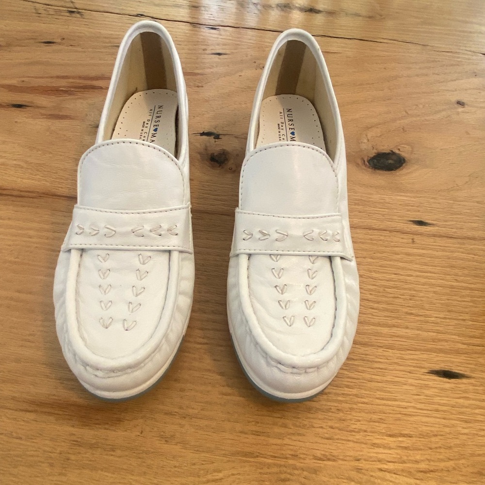 Nurse Mates Cream Leather‎ Loafers